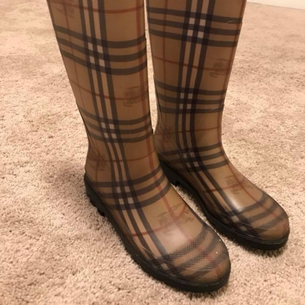 Burberry rain boots sz 41